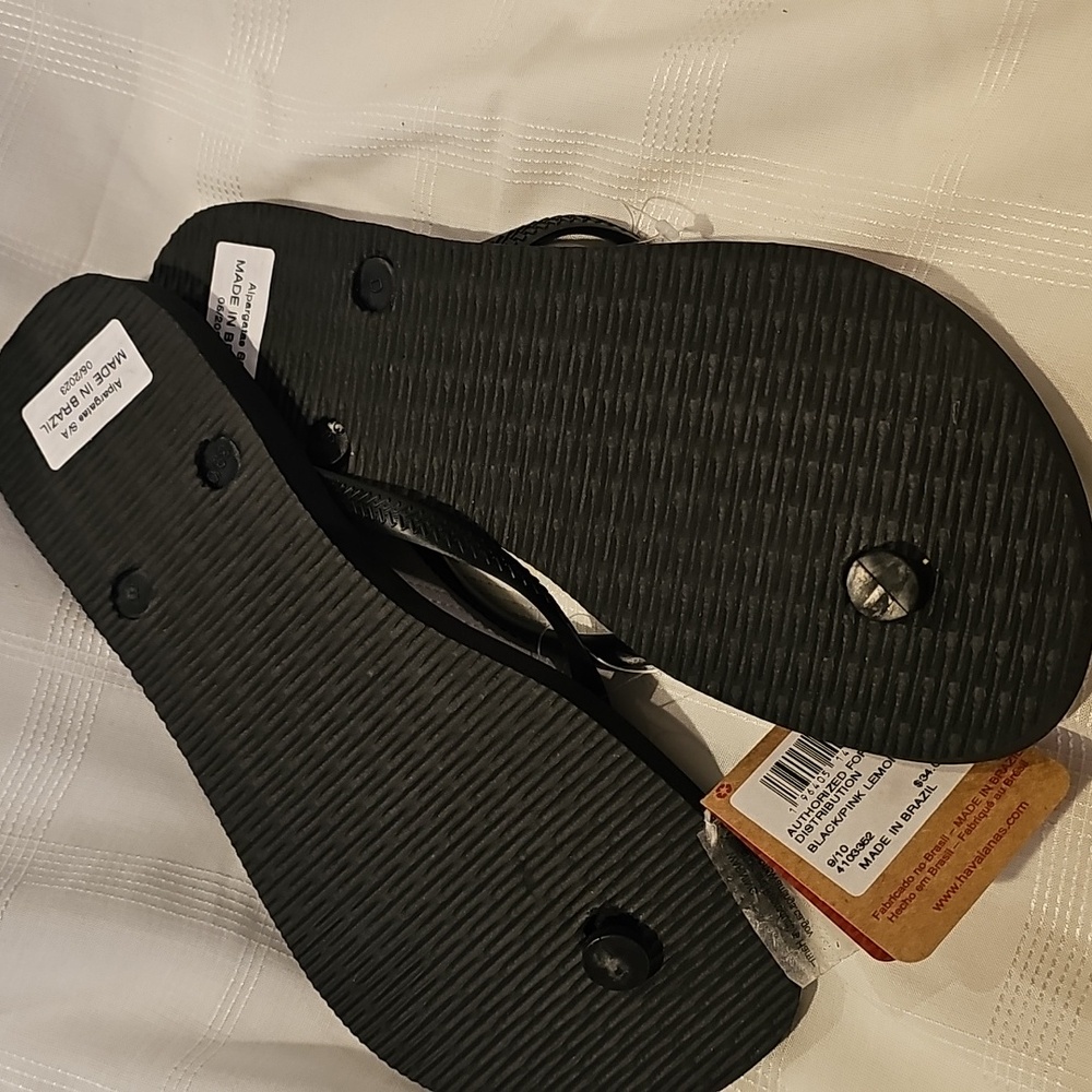 Havaianas Black and Pink Flip Flop with Floral Pattern - Picture 5 of 7
